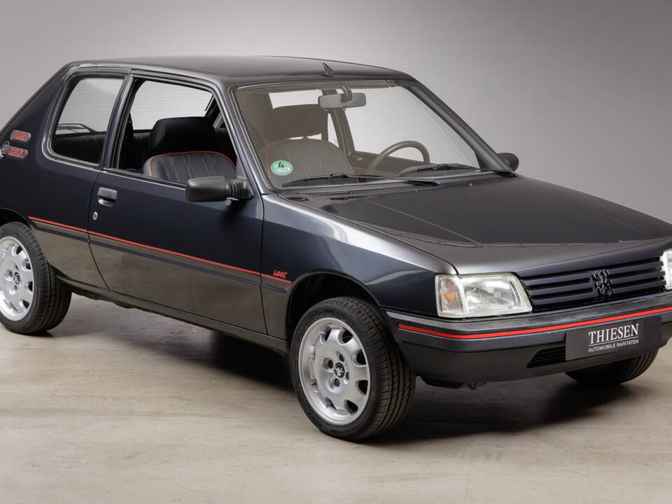 Imagen 2/28 de Peugeot 205 GTi 1.9 (1991)