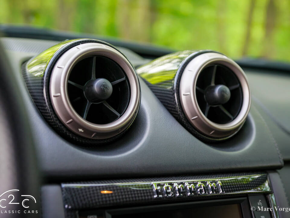 Image 50/85 de Ferrari California (2010)