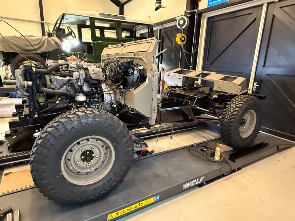 Bild 32/44 von Land Rover Defender 90 Td5 (1999)