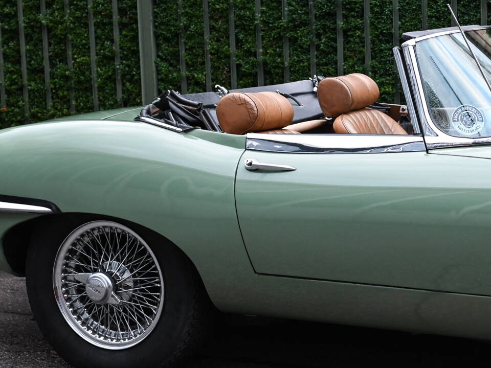 Image 9/60 de Jaguar E-Type (1970)