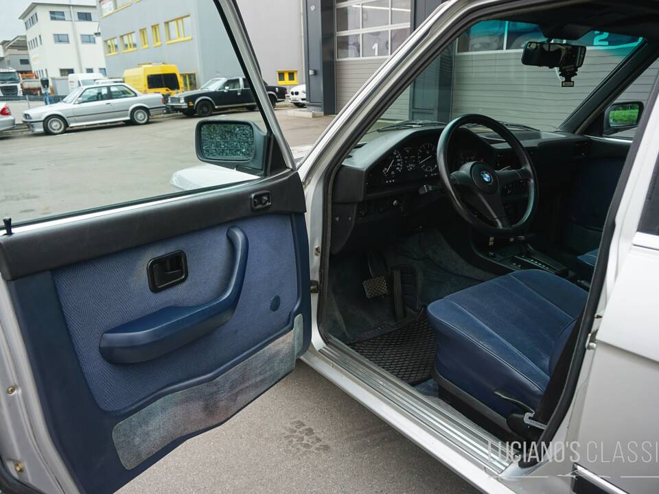 Image 32/59 of BMW 528i (1982)