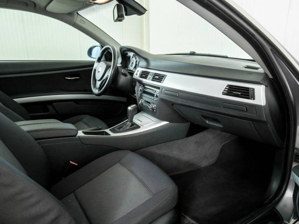 Imagen 12/50 de BMW 325i (2007)