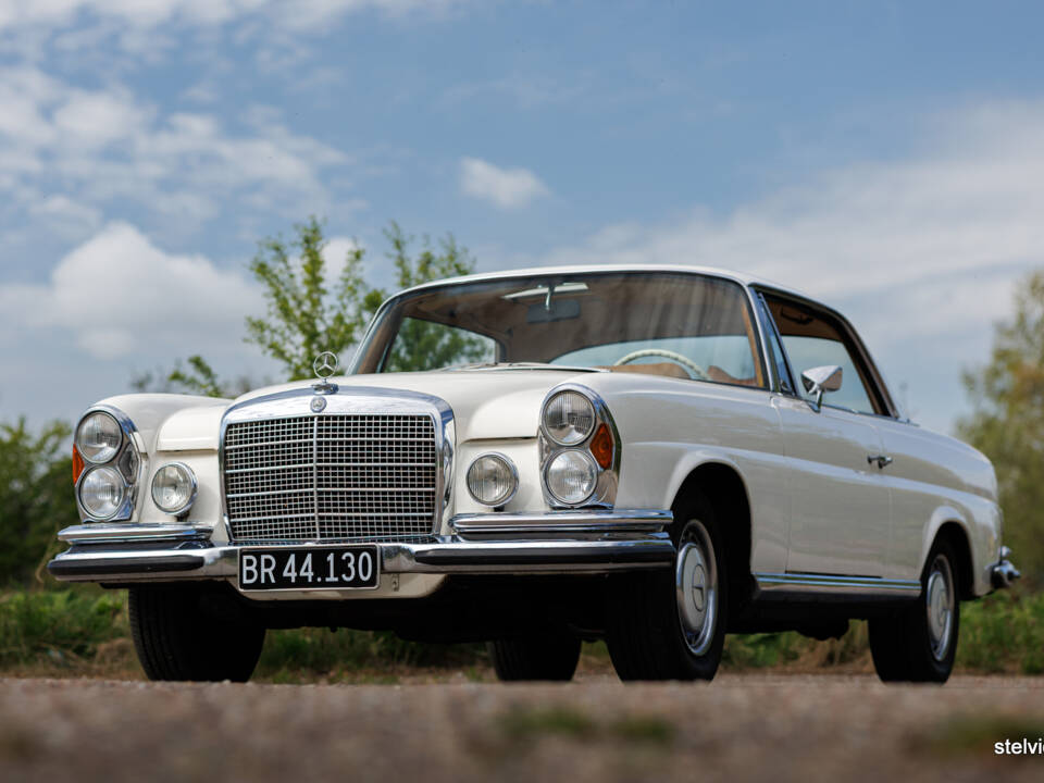 Image 4/38 of Mercedes-Benz 280 SE 3,5 (1970)