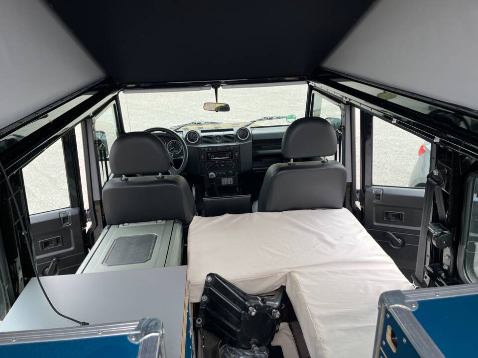 Image 50/93 of Land Rover Defender 110 (2014)