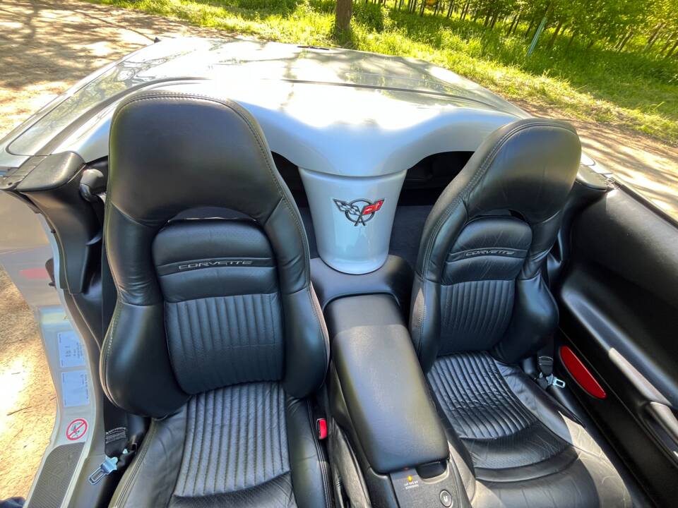 Image 42/50 of Chevrolet Corvette (2001)