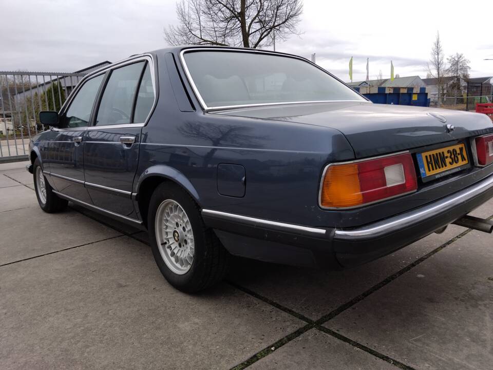 Bild 7/113 von BMW 735i (1986)