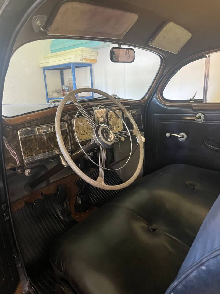 Bild 8/16 von Chrysler Royal Sedan (1938)