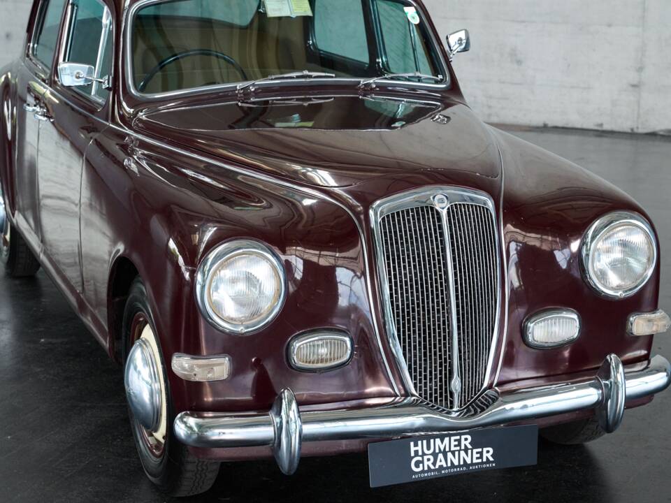 Image 26/50 of Lancia Aurelia B12 (1955)