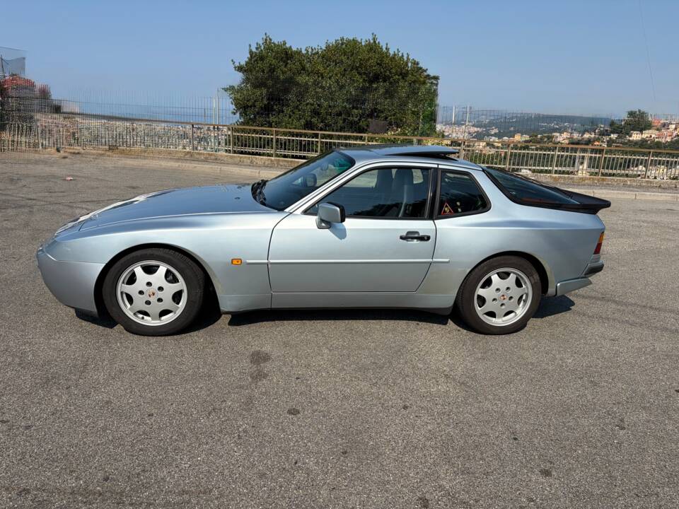 Image 7/98 of Porsche 944 Turbo S (1988)