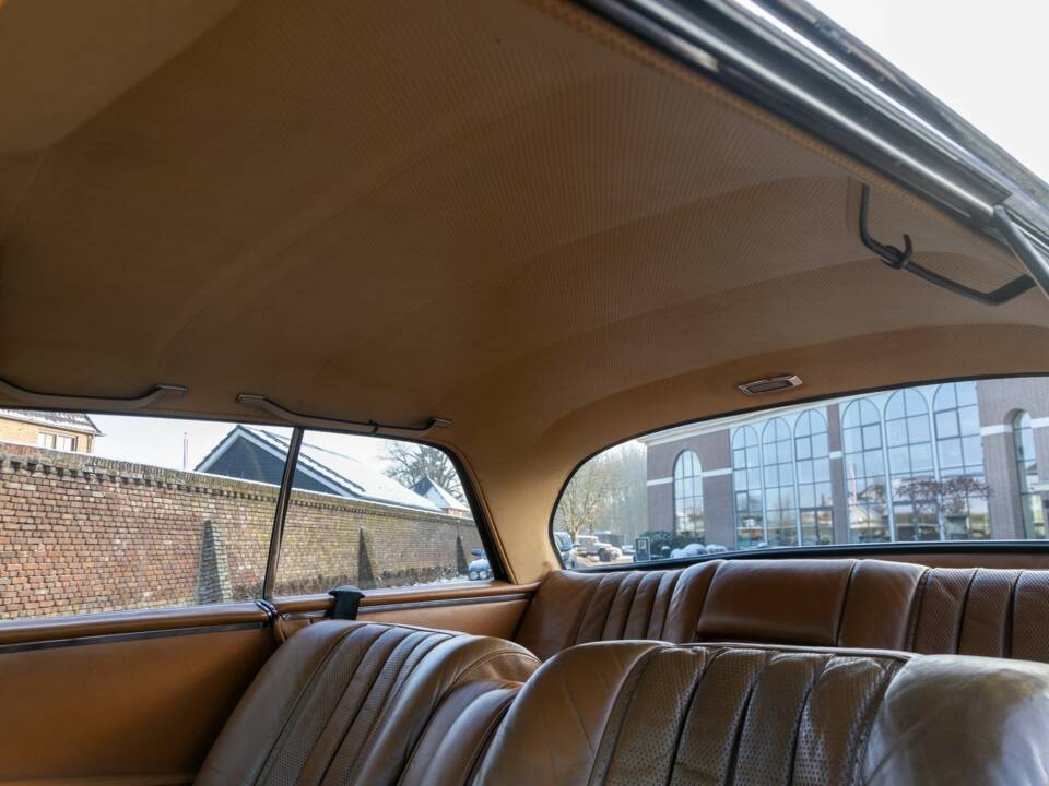 Bild 37/50 von Mercedes-Benz 280 SE 3,5 (1970)