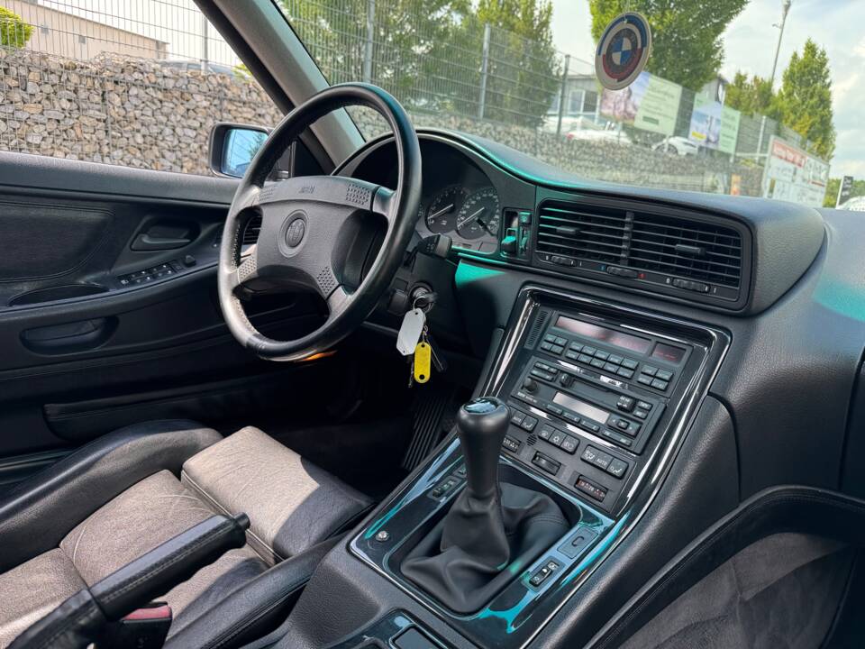 Image 16/37 of BMW 850i (1991)