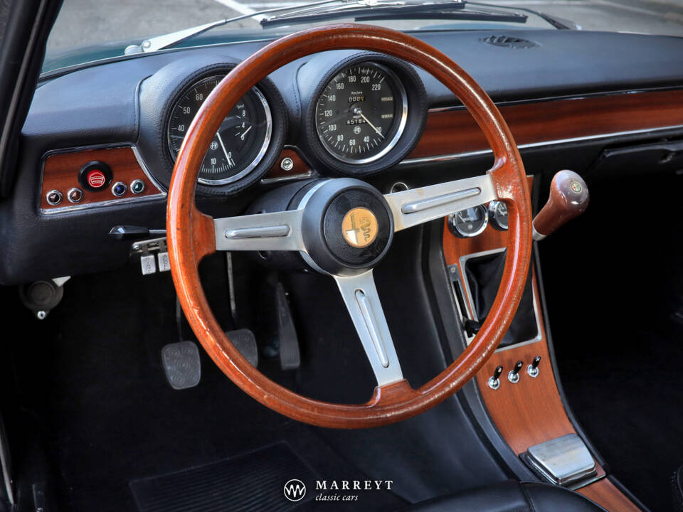 Image 54/85 de Alfa Romeo 1750 GT Veloce (1970)