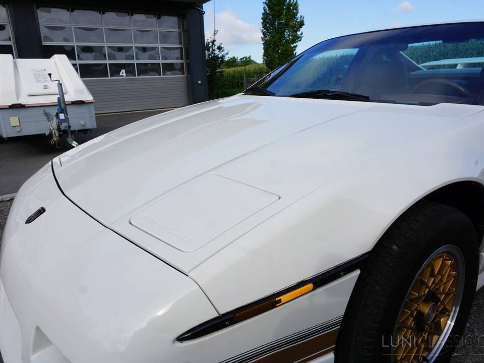 Afbeelding 18/70 van Pontiac Fiero GT (1988)