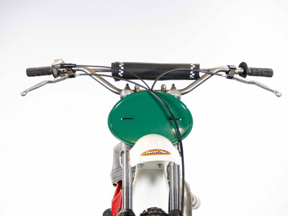 Image 35/50 of CZ 250 (1977)