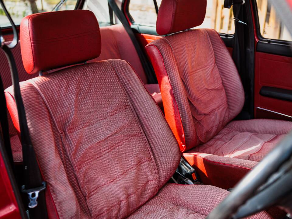 Immagine 18/50 di Volkswagen Golf I GL (1982)