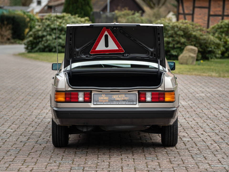 Image 17/77 of Mercedes-Benz 190 E 2.3 (1988)