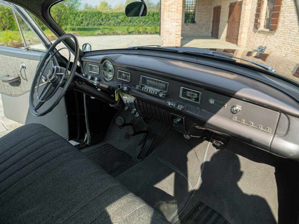 Image 31/50 of Dodge Coronet "Red Ram" (1953)