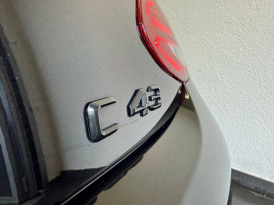 Image 14/31 of Mercedes-Benz C 43 AMG 4MATIC (2017)