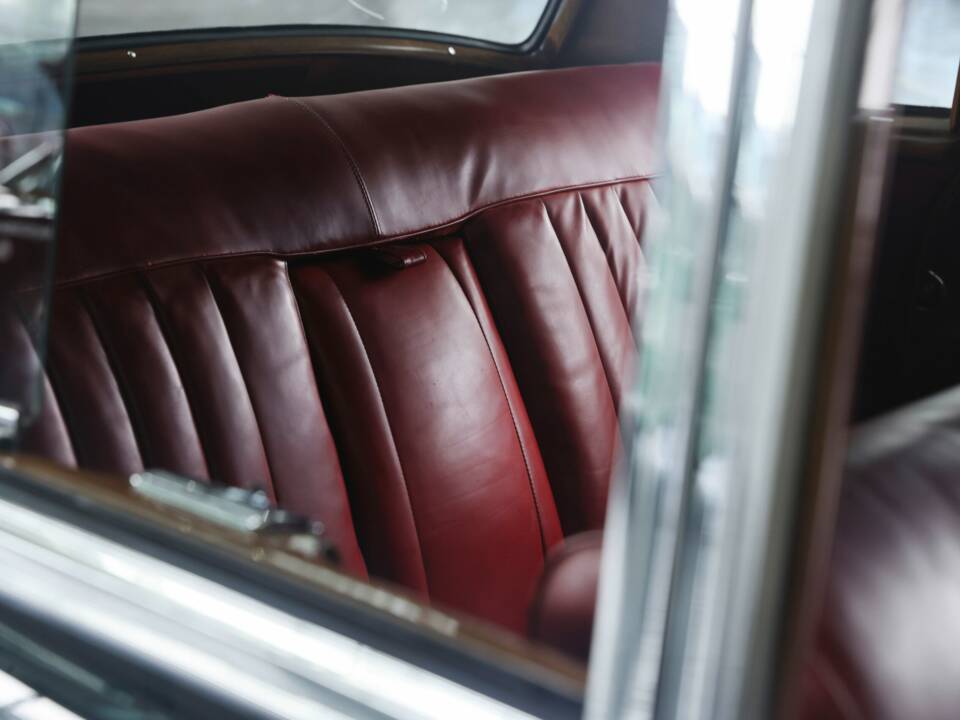 Image 32/50 de Mercedes-Benz 300 c (1956)