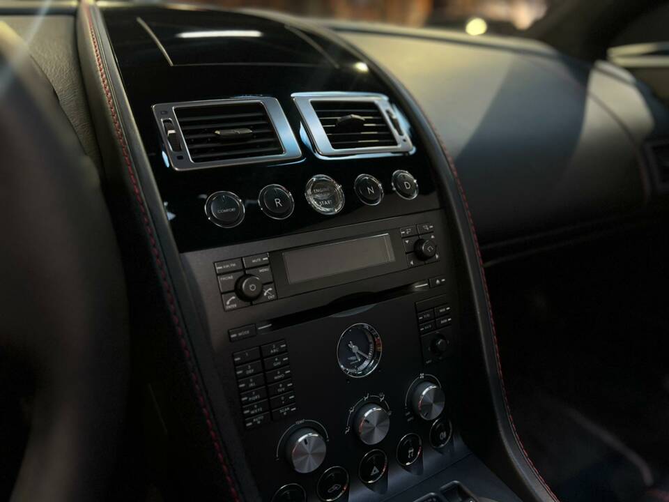 Imagen 12/60 de Aston Martin V8 Vantage Roadster (2008)