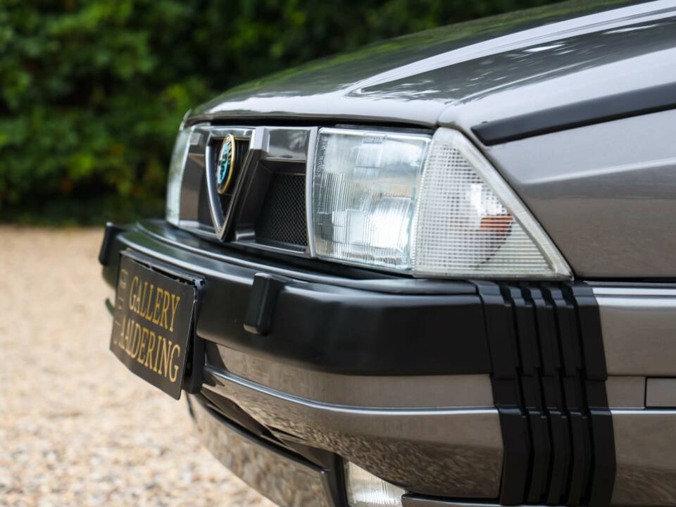 Image 20/50 of Alfa Romeo 75 3.0 V6 QV (1988)