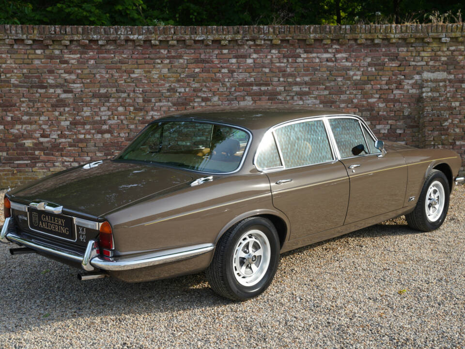 Bild 16/50 von Jaguar XJ 6 L 4.2 (1975)