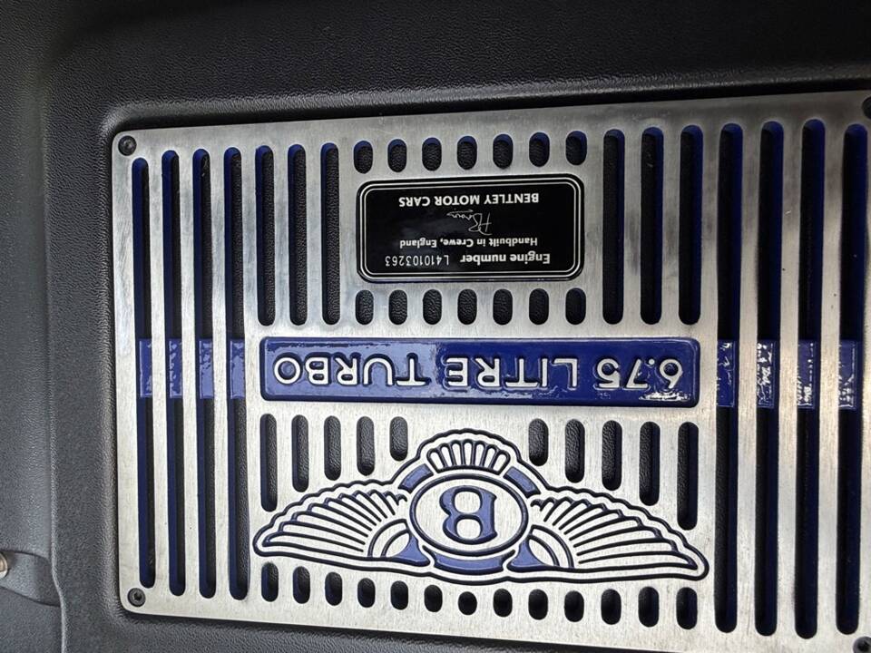 Image 29/32 of Bentley Azure (2003)