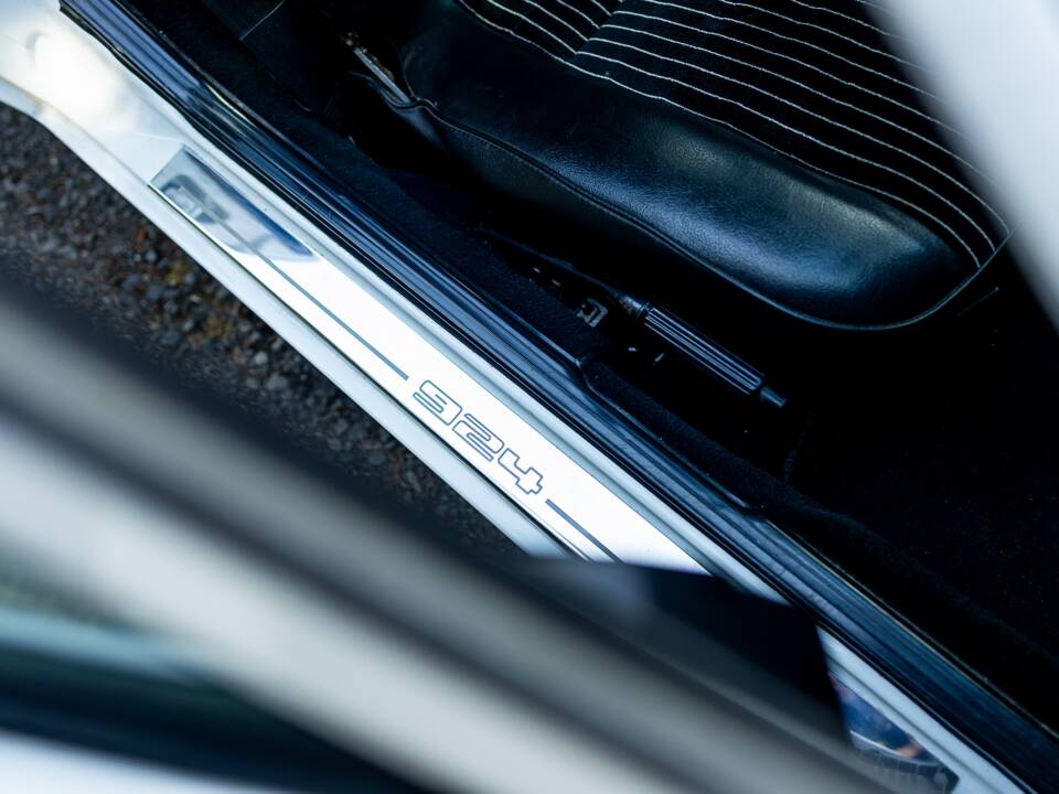 Image 46/50 de Porsche 924 S (1986)