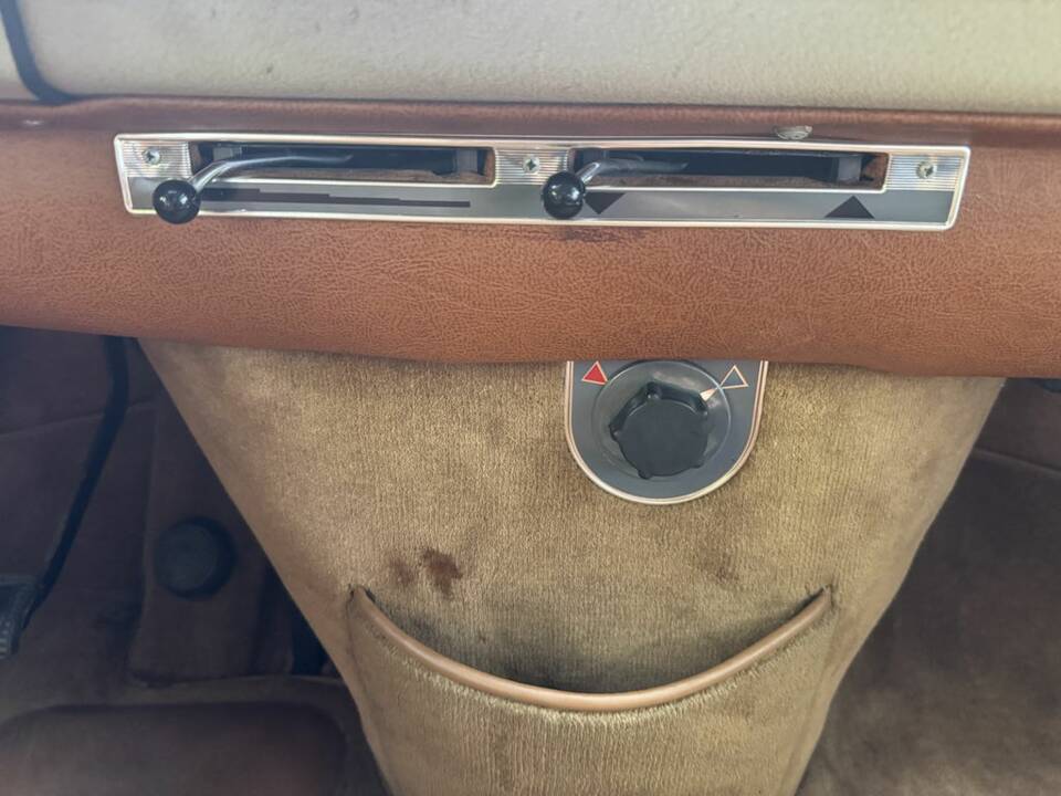 Image 7/8 of Citroën DS 19 Pallas (1964)