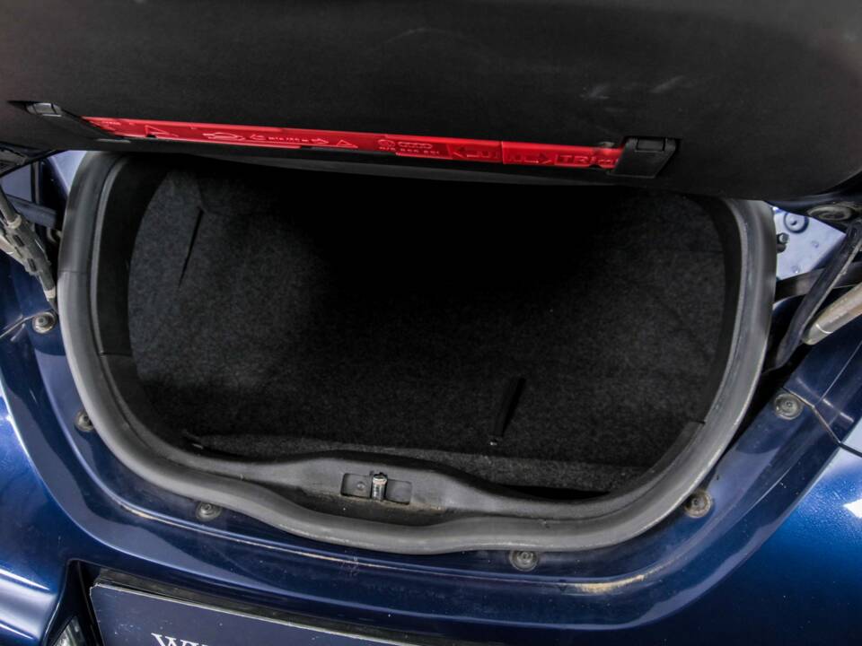 Immagine 42/50 di Volkswagen New Beetle 1.6 (2004)