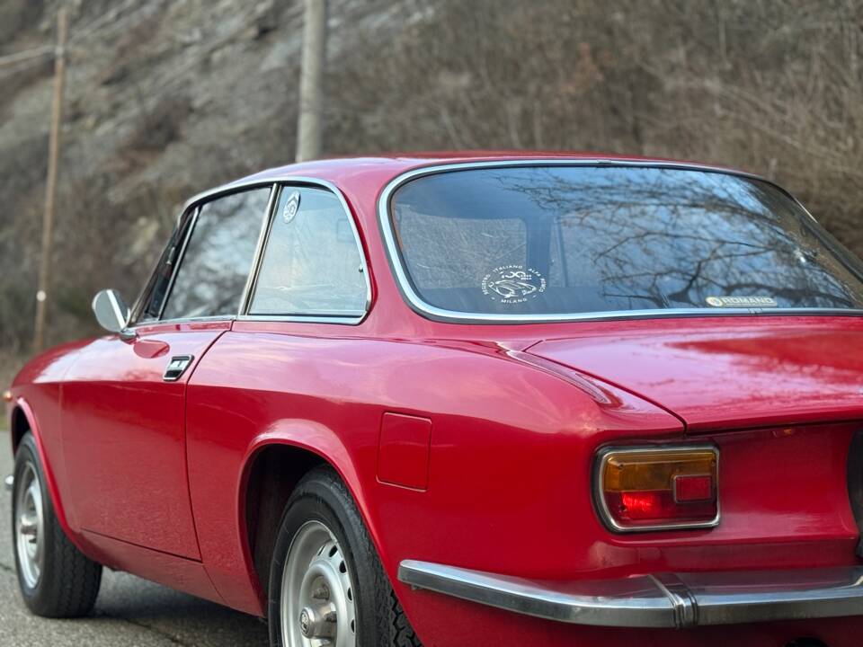 Immagine 16/48 di Alfa Romeo Giulia GT 1300 Junior (1972)