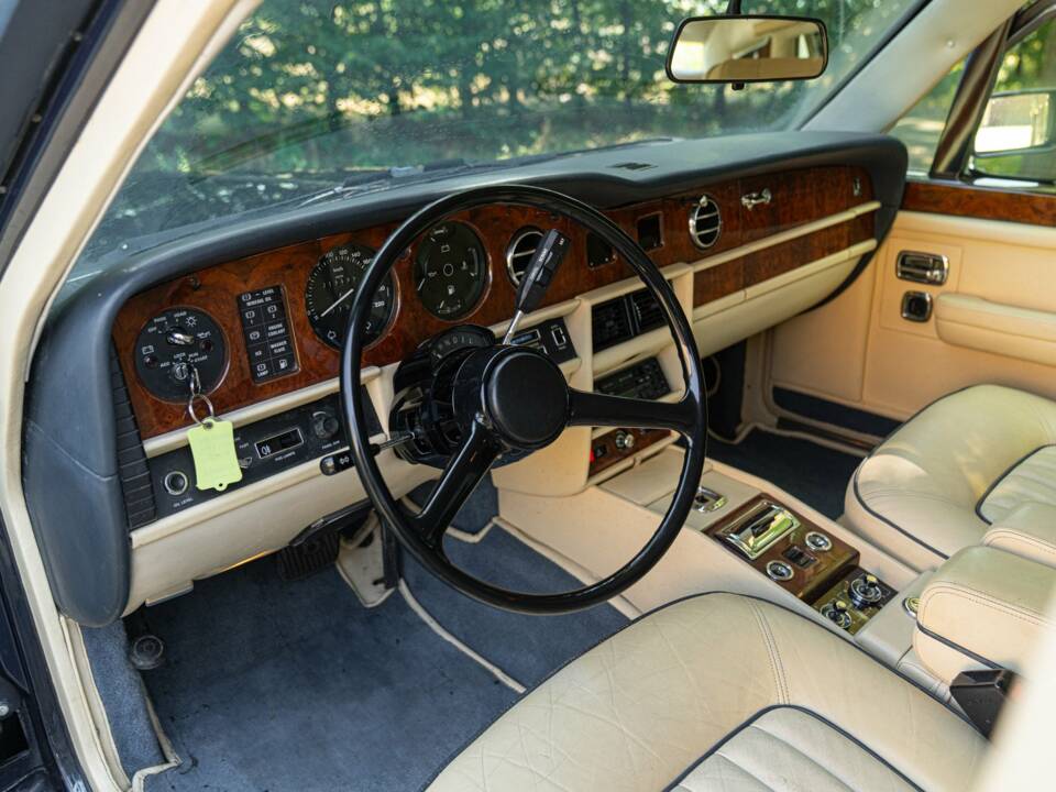 Image 41/50 of Bentley Mulsanne SWB (1985)