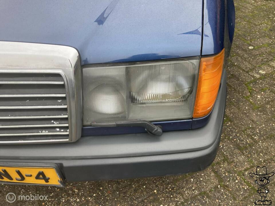 Bild 23/50 von Mercedes-Benz 300 E (1986)