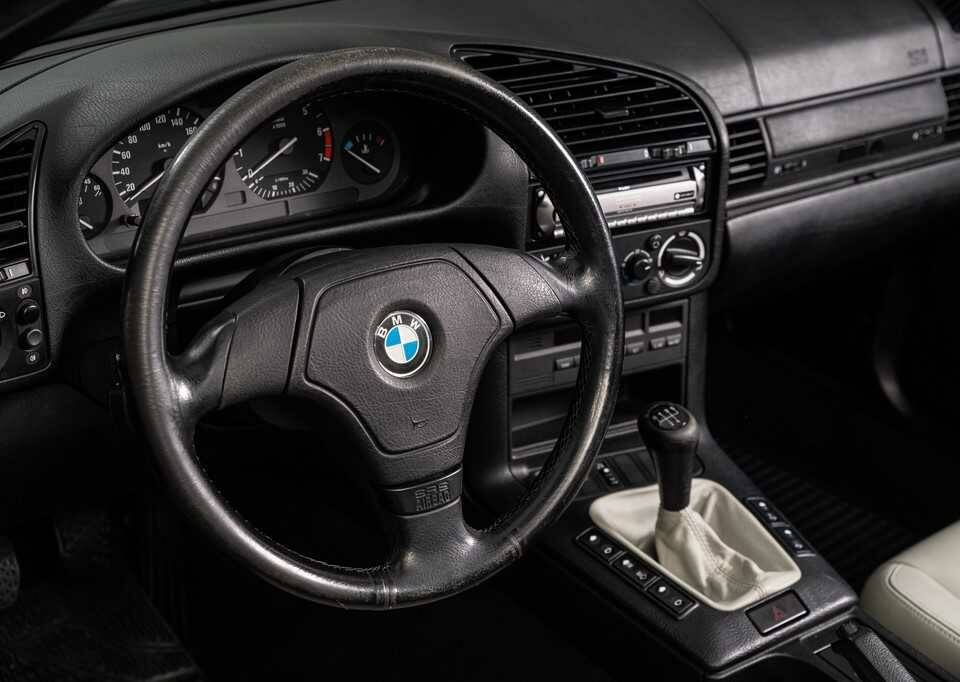 Immagine 12/46 di BMW 318i (1995)