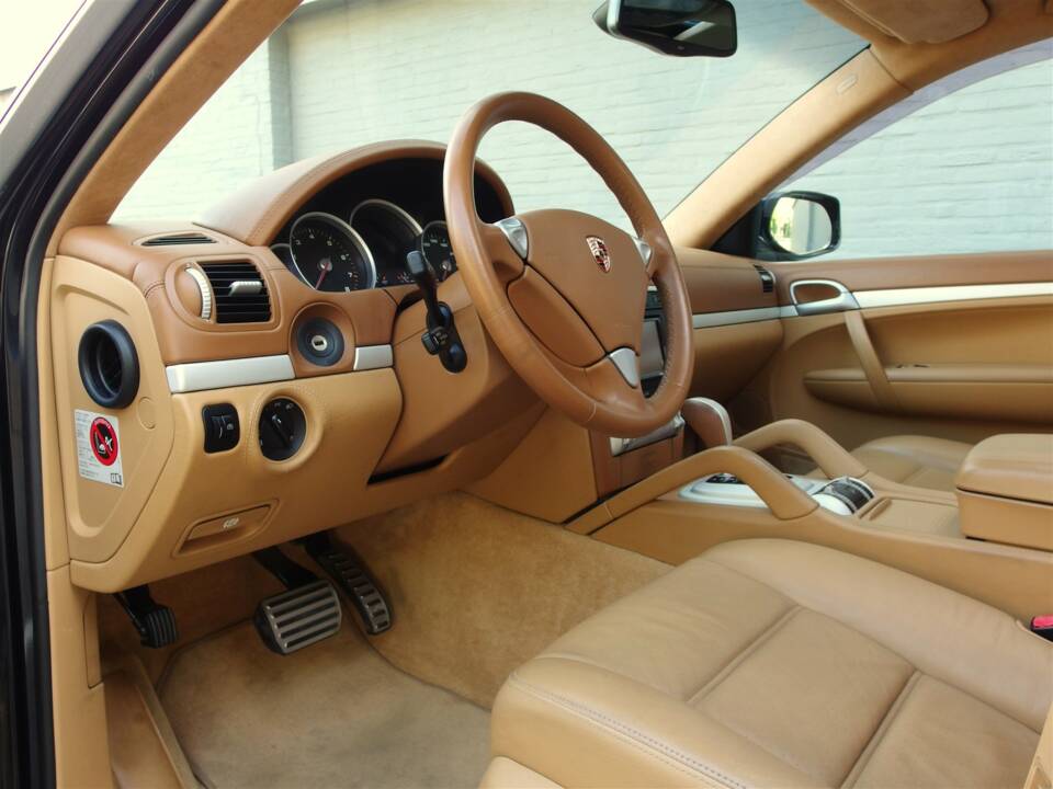 Image 43/93 of Porsche Cayenne Turbo (2007)