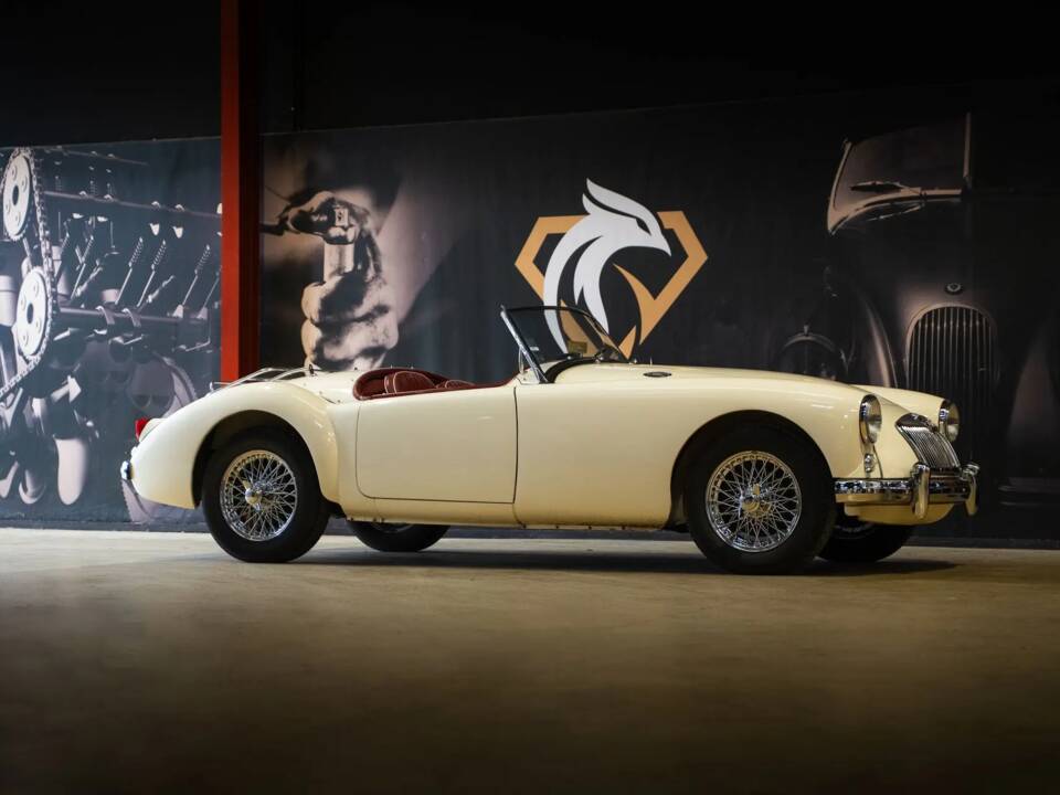 Image 2/17 of MG MGA Twin Cam (1958)