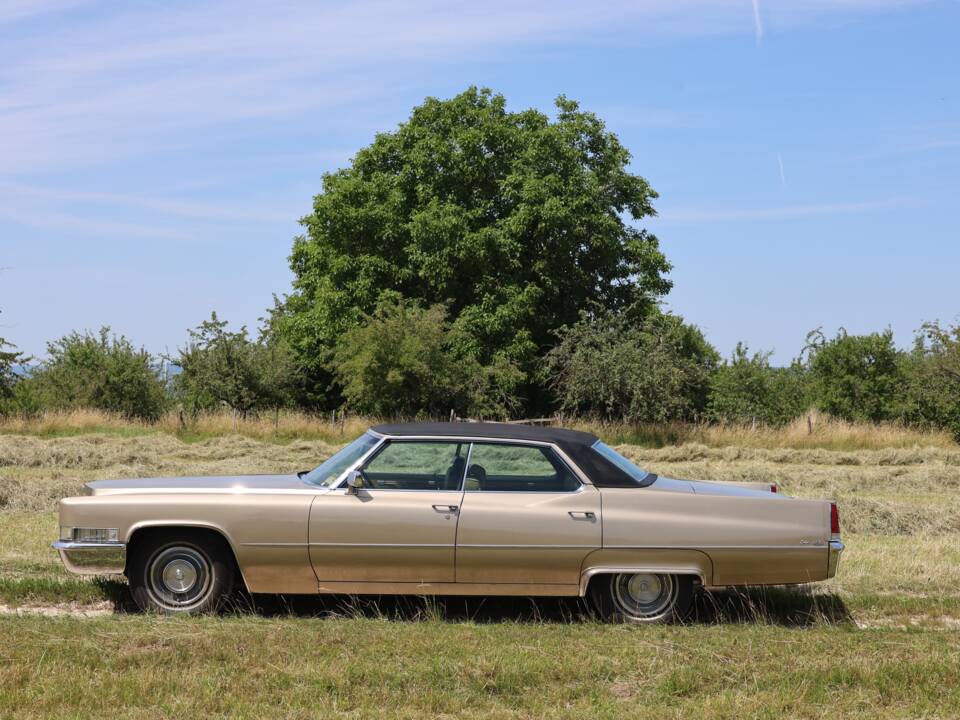 Immagine 5/8 di Cadillac Sedan DeVille (1969)