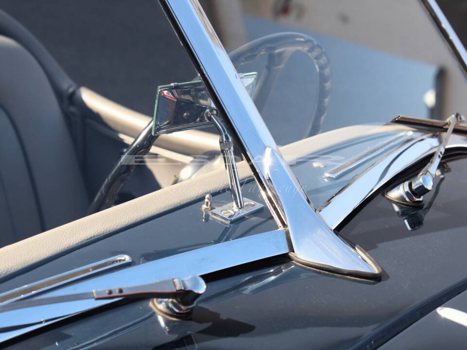 Image 24/24 de Jaguar XK 140 SE OTS (1957)