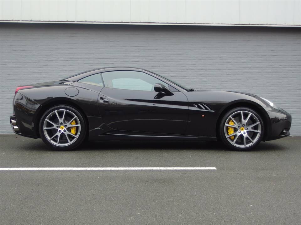 Image 5/99 of Ferrari California (2010)