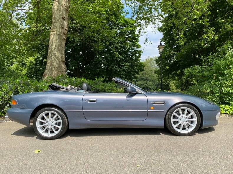 Image 7/50 of Aston Martin DB 7 Vantage Volante (2002)