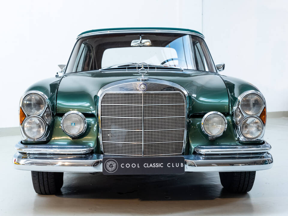 Image 2/47 of Mercedes-Benz 300 SE (1967)