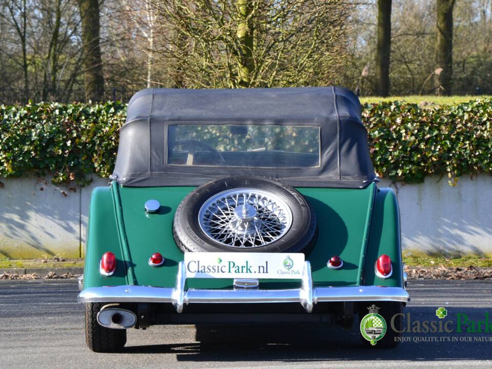 Image 18/50 of Morgan 4/4 Series IV (1962)
