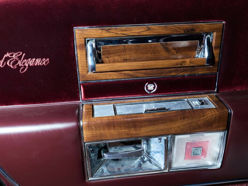 Image 34/58 of Cadillac Brougham Elegance (1988)