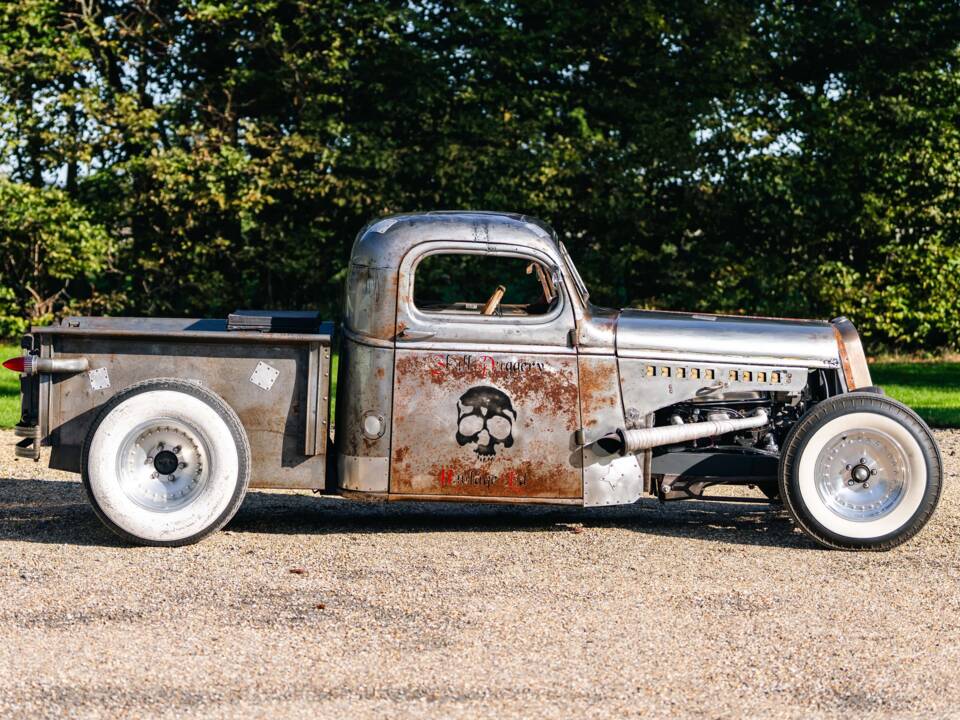 Image 2/31 of GMC Custom 1500 (1946)