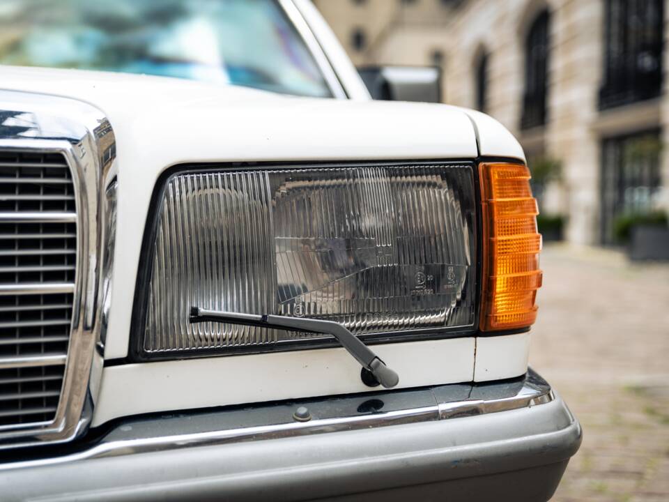 Image 22/50 of Mercedes-Benz 500 SEL (1984)