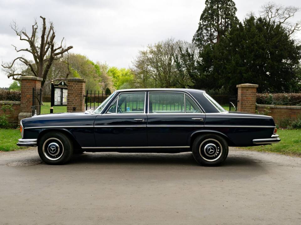 Imagen 2/21 de Mercedes-Benz 280 SEL (1968)