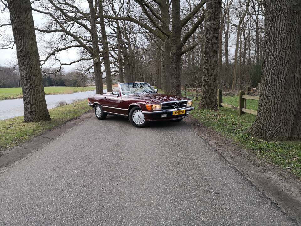 Image 30/38 of Mercedes-Benz 560 SL (1986)