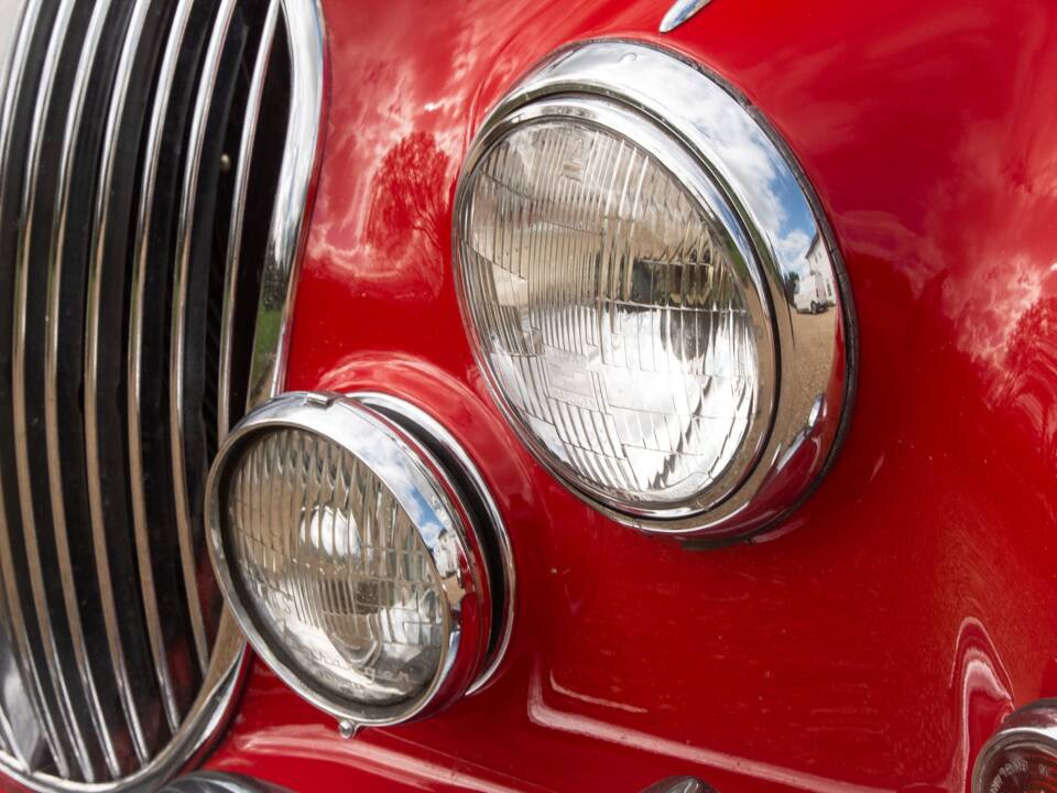 Image 41/50 of Jaguar Mk II 3.8 (1964)