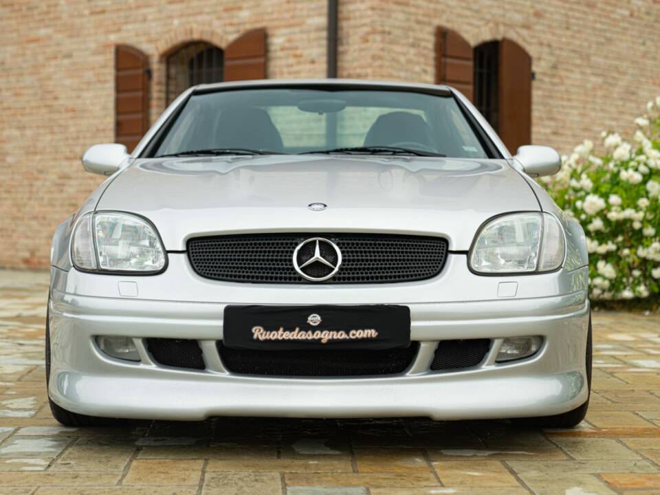Immagine 6/50 di Mercedes-Benz SLK 230 Kompressor (1997)