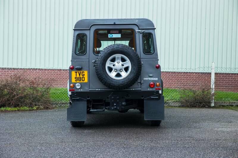 Bild 9/50 von Land Rover Defender 90 (2013)